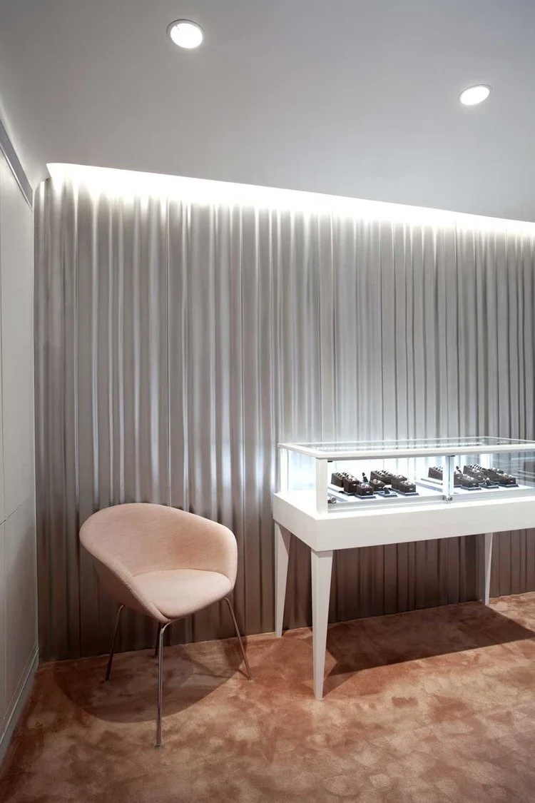 James sale allen showroom